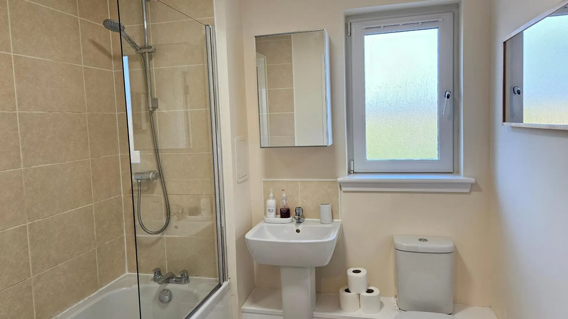 2 Bed Apt, 4 Beds With Parking エディンバラ イギリス