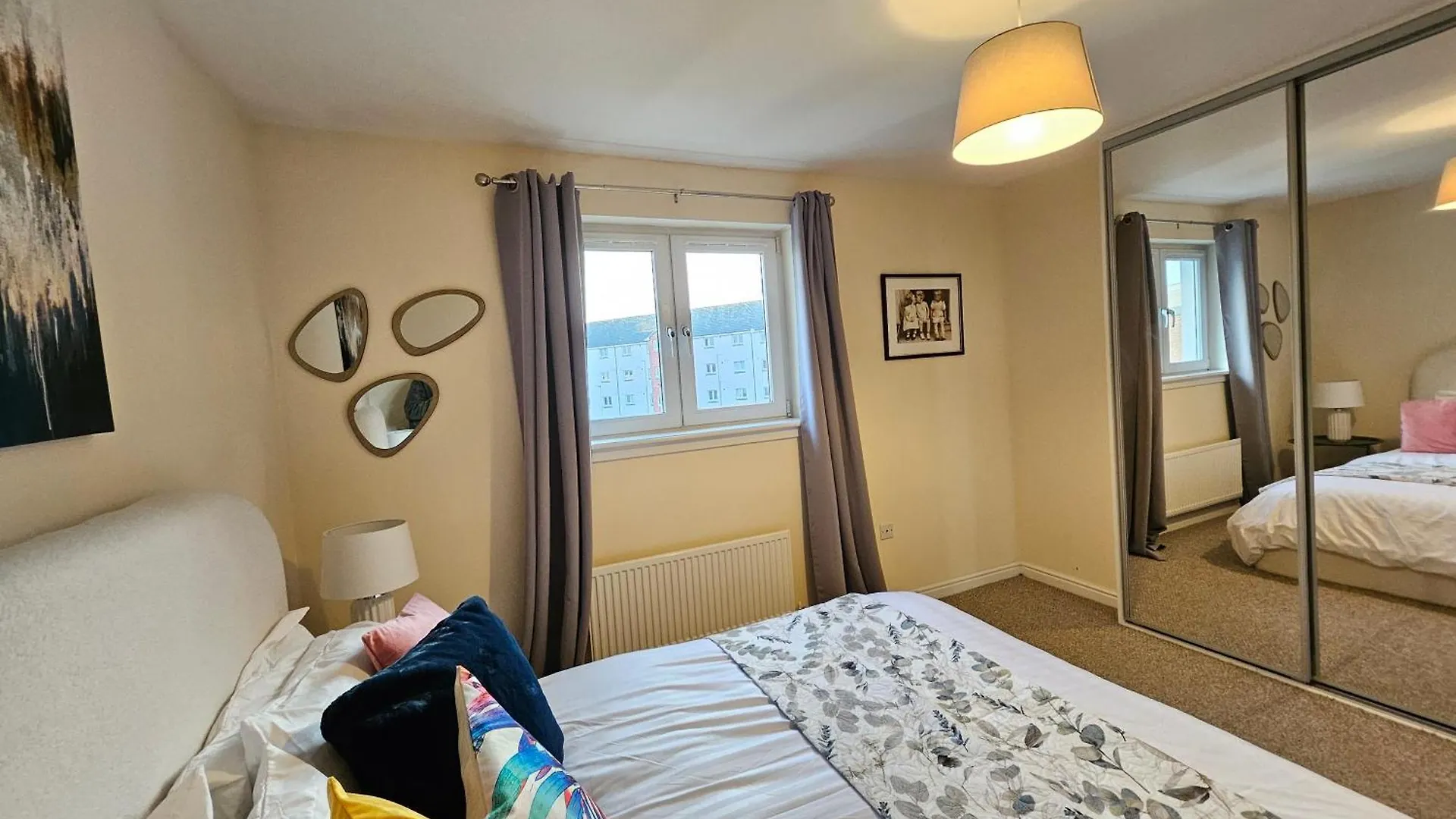 アパート 2 Bed Apt, 4 Beds With Parking エディンバラ
