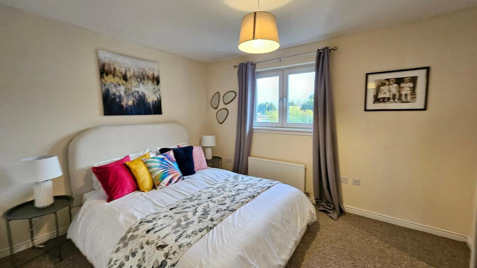 Daire 2 Bed Apt, 4 Beds With Parking Edinburgh